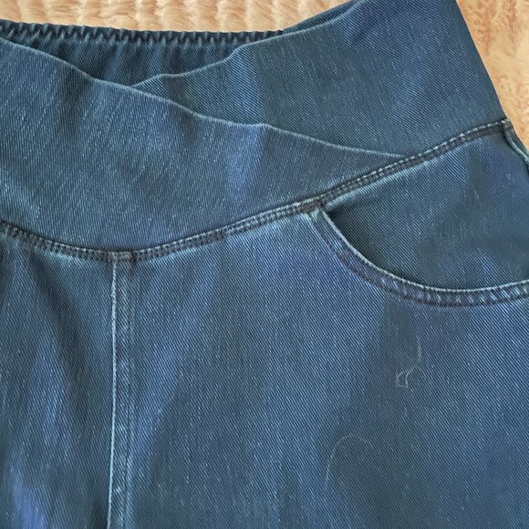 Halara shorts medium - Picture 2 of 5